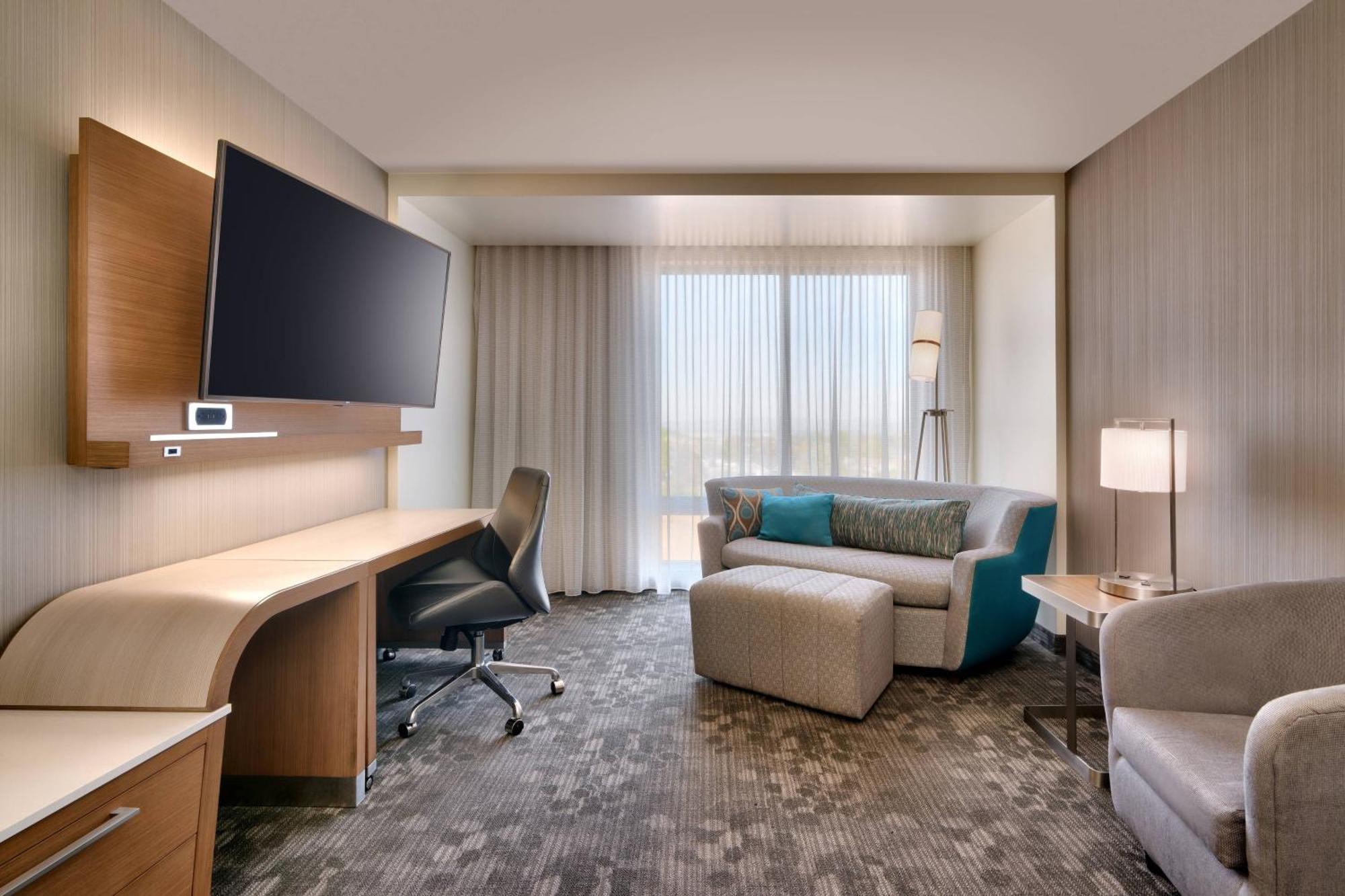Courtyard By Marriott Cedar Stadt Exterior foto