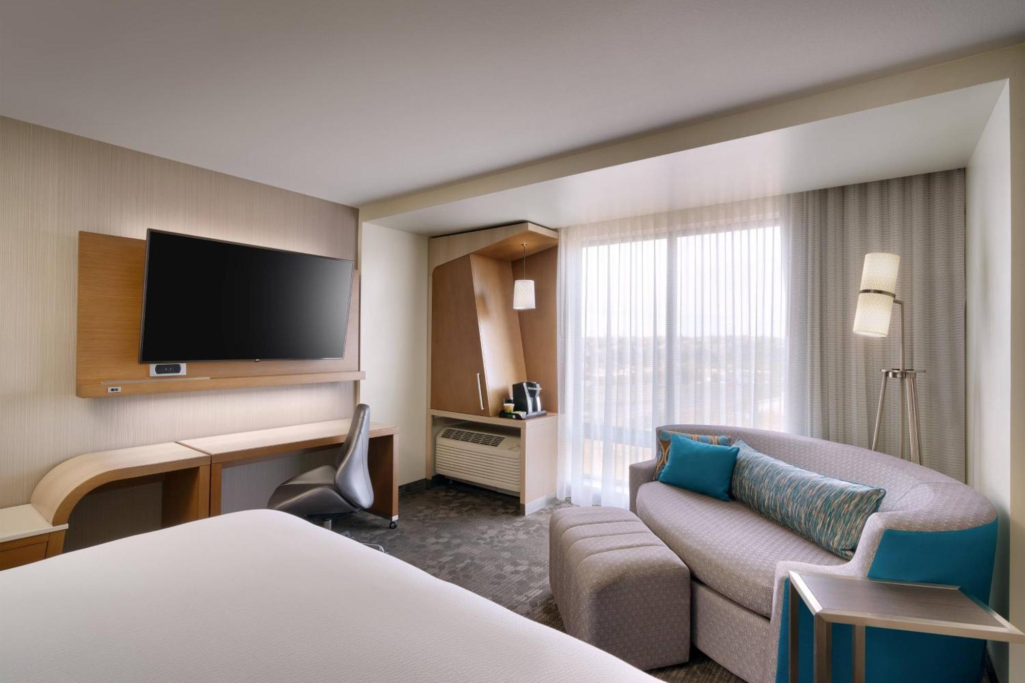 Courtyard By Marriott Cedar Stadt Exterior foto
